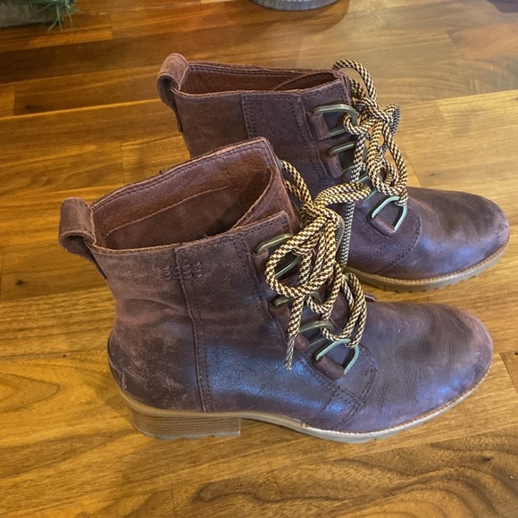 Sorel Cate Laceup boots Burgundy 6.5 - Picture 3 of 9